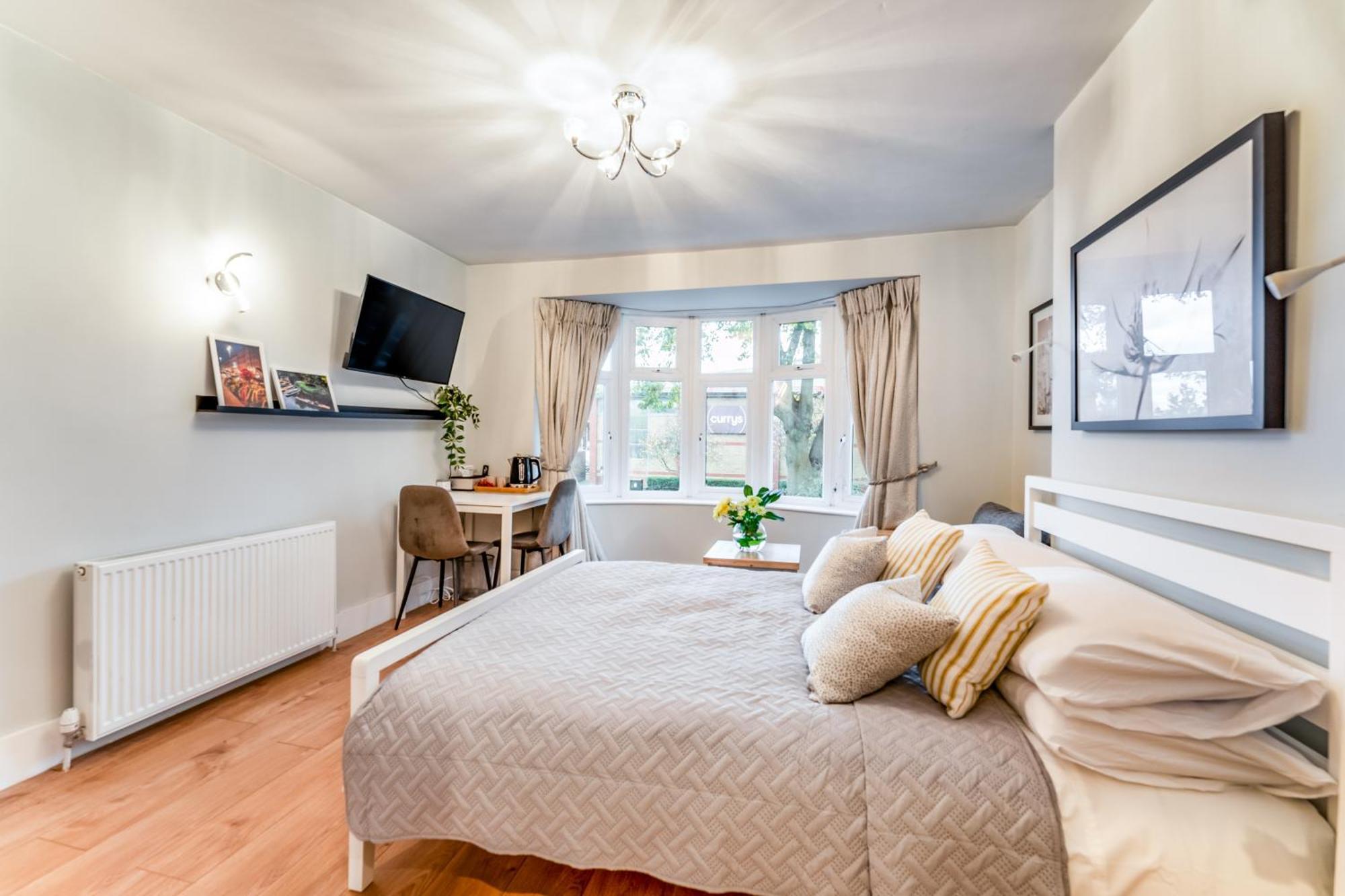 Gasthof Charm Double En-suite Bedroom 3 Oxford