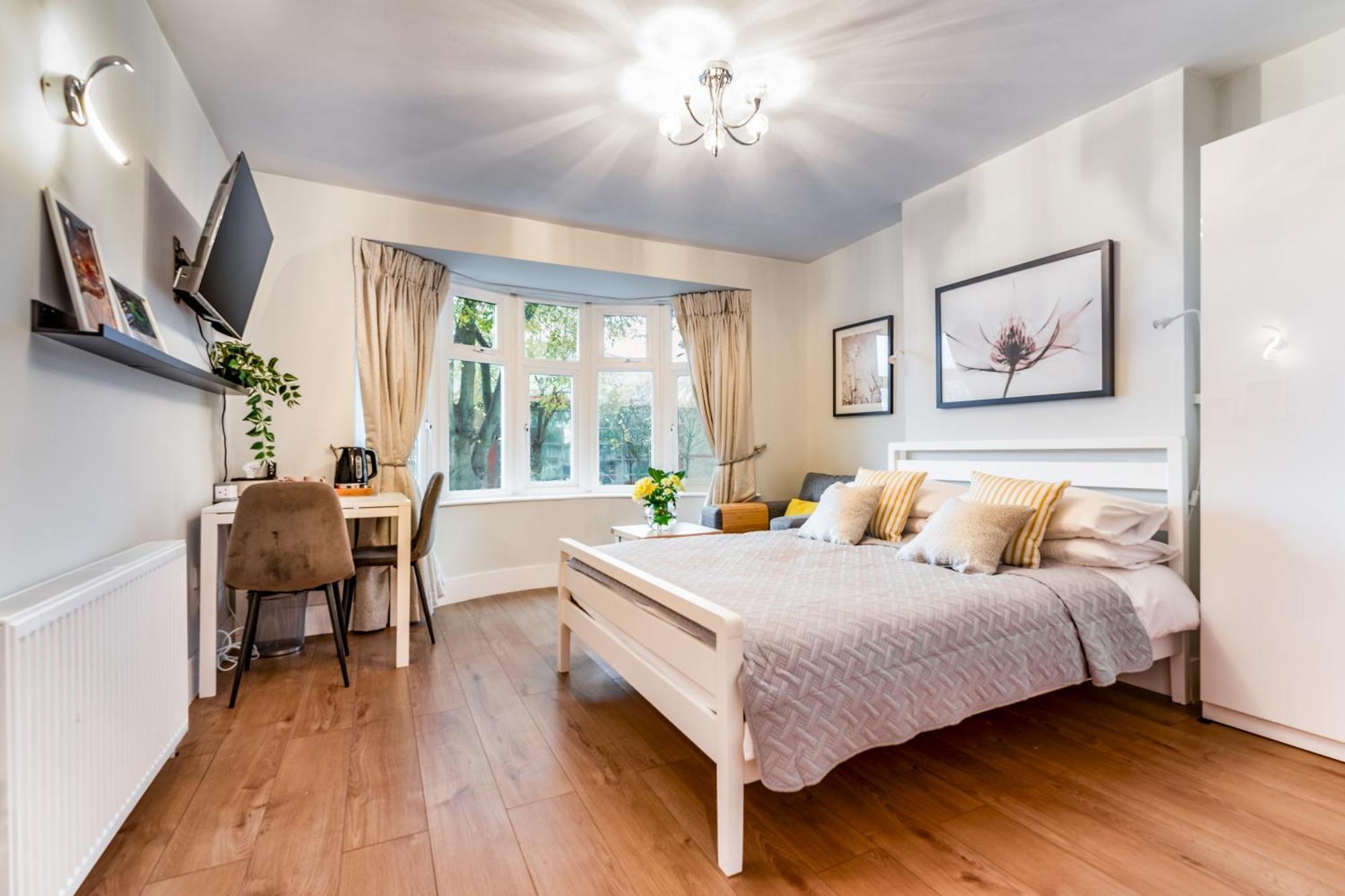 Charm Double En-suite Bedroom 3 Oxford